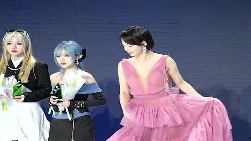 明星网红同框变脸,瞬间切换，揭秘明星网红真实面貌