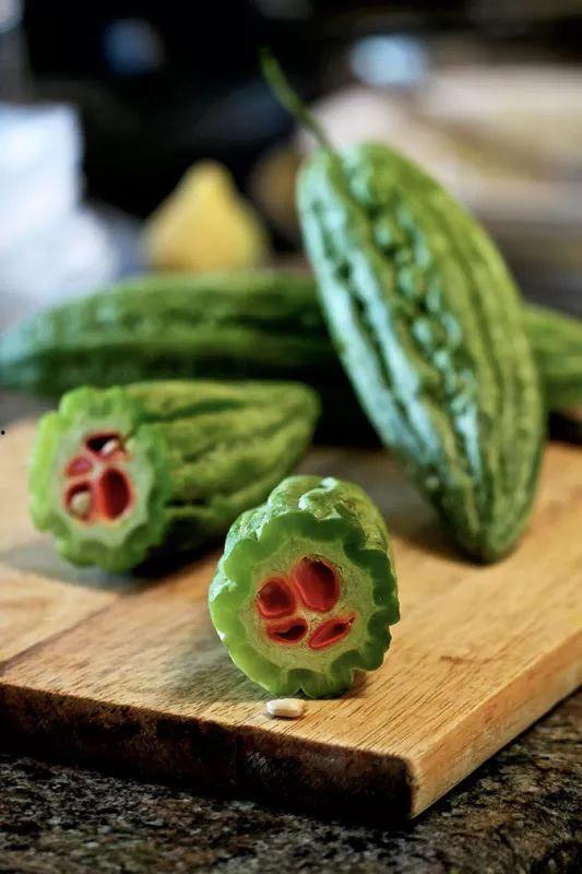 9988黑瓜吃料吃,吃料吃出独特风味，探寻美食新境界