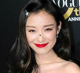 南京堵路明星网红,街头传奇的实时直播秀