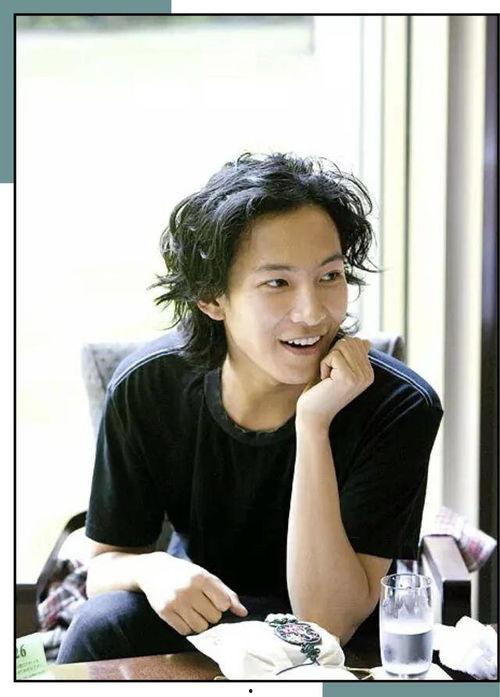 明星网红设计师,跨界合作下的时尚潮流新篇章