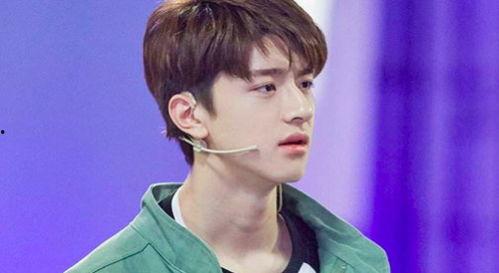 钟楼街男明星网红,闪耀街头，魅力四溢的网红新势力